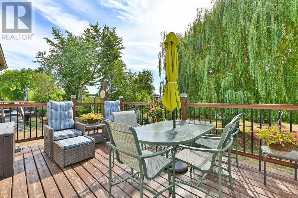 












12 STONEGATE CRESCENT

,
Quinte West (Frankford Ward),




Ontario
K0K2C0

