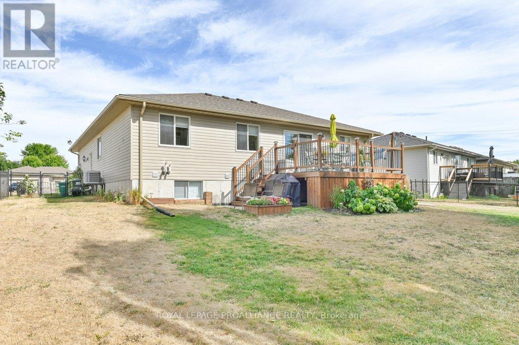 












12 STONEGATE CRESCENT

,
Quinte West (Frankford Ward),




Ontario
K0K2C0

