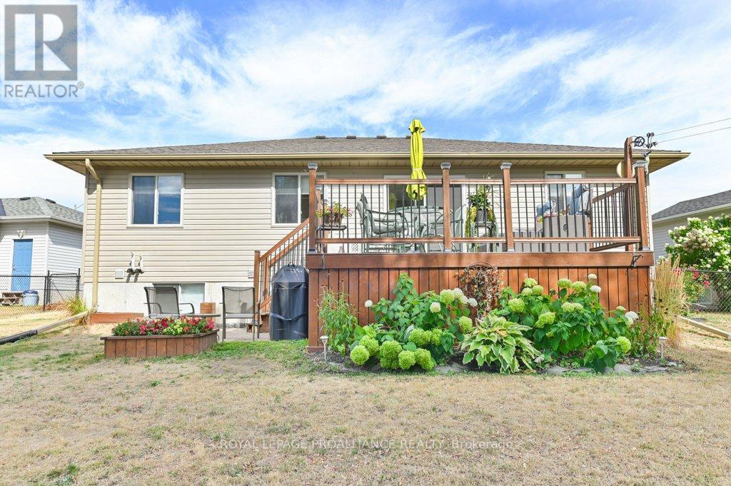 












12 STONEGATE CRESCENT

,
Quinte West (Frankford Ward),




Ontario
K0K2C0

