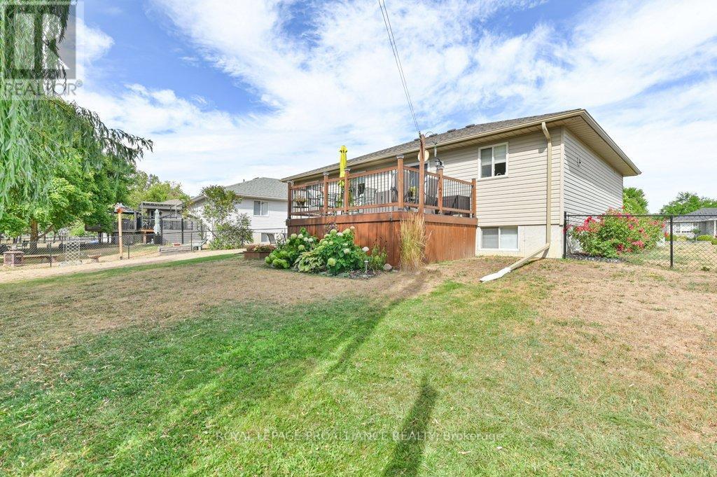 












12 STONEGATE CRESCENT

,
Quinte West (Frankford Ward),




Ontario
K0K2C0

