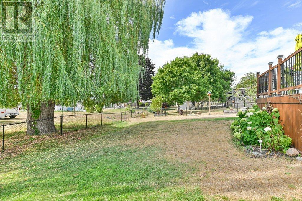 












12 STONEGATE CRESCENT

,
Quinte West (Frankford Ward),




Ontario
K0K2C0

