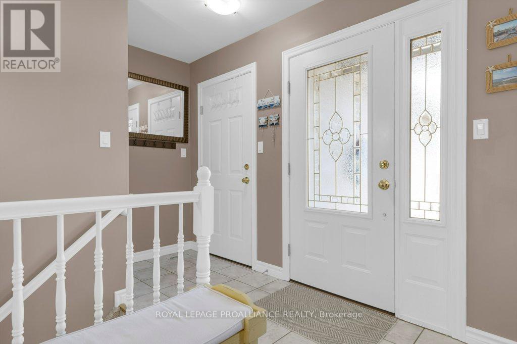 












12 STONEGATE CRESCENT

,
Quinte West (Frankford Ward),




Ontario
K0K2C0

