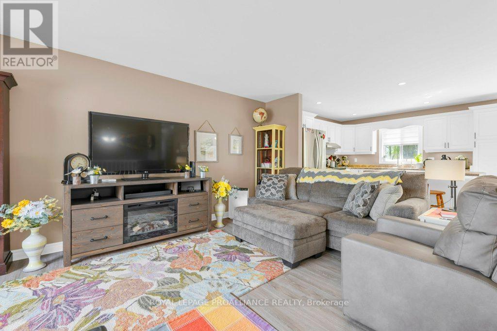 












12 STONEGATE CRESCENT

,
Quinte West (Frankford Ward),




Ontario
K0K2C0

