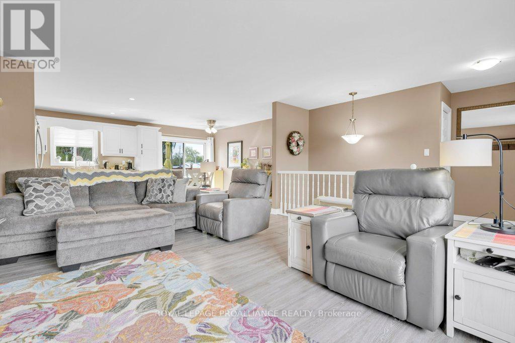 












12 STONEGATE CRESCENT

,
Quinte West (Frankford Ward),




Ontario
K0K2C0

