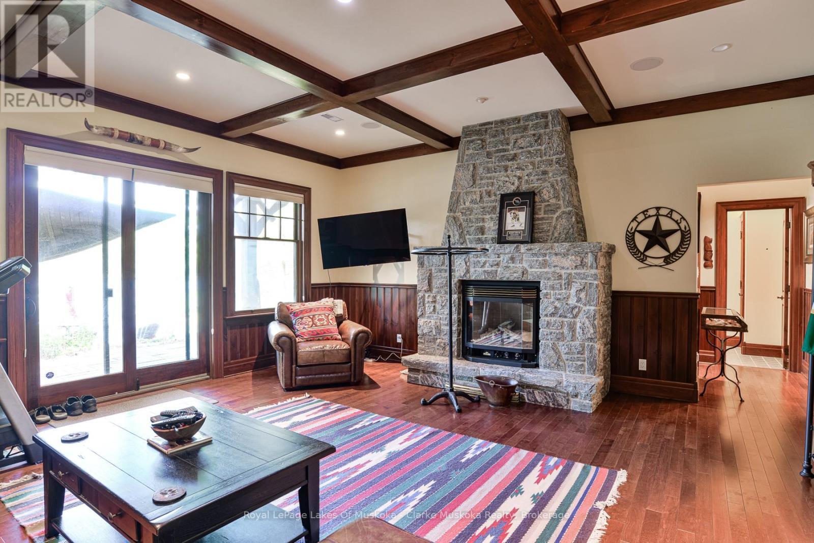 












45 ESTATE DRIVE

,
Muskoka Lakes (Medora),




Ontario
P0B1J0

