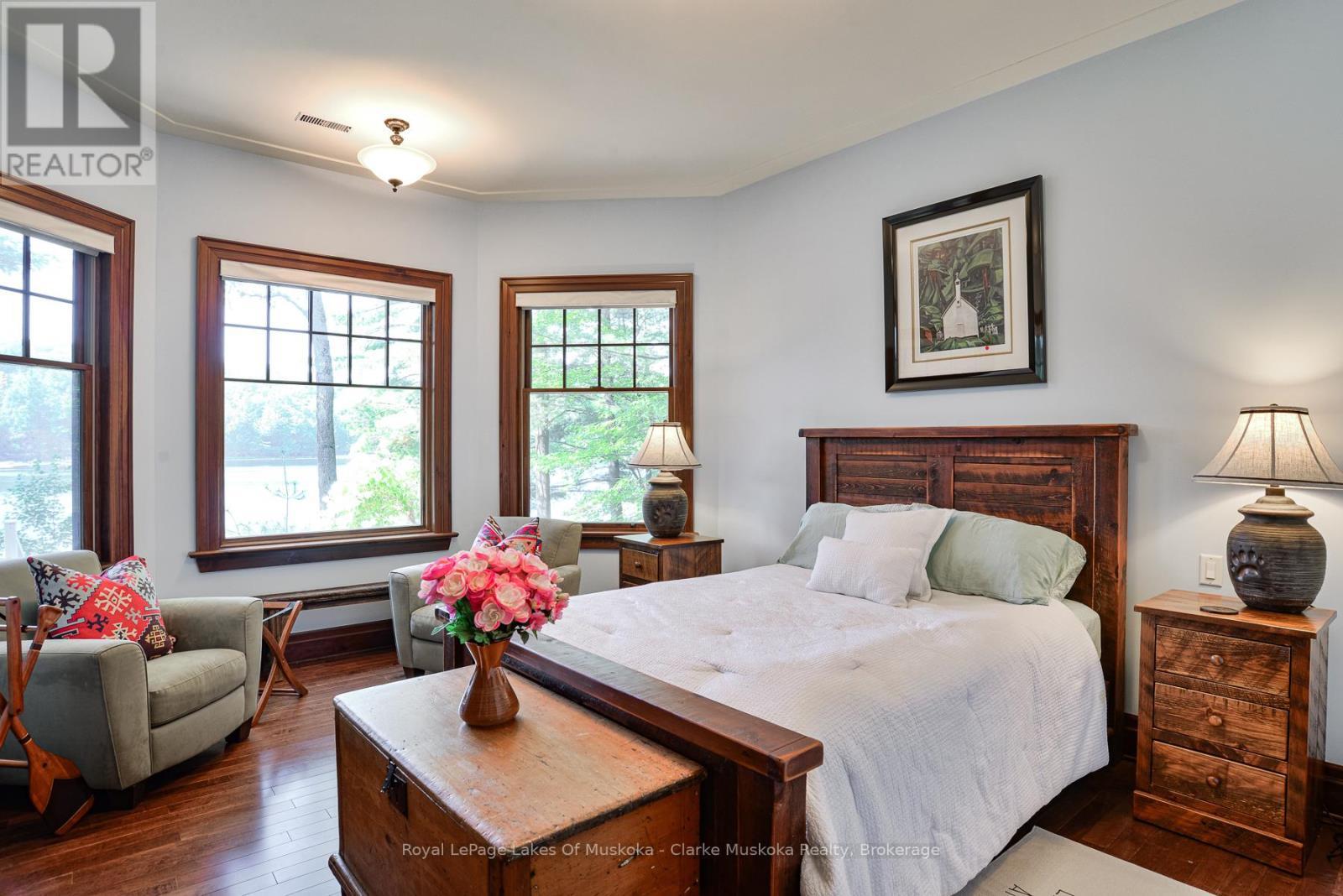 












45 ESTATE DRIVE

,
Muskoka Lakes (Medora),




Ontario
P0B1J0

