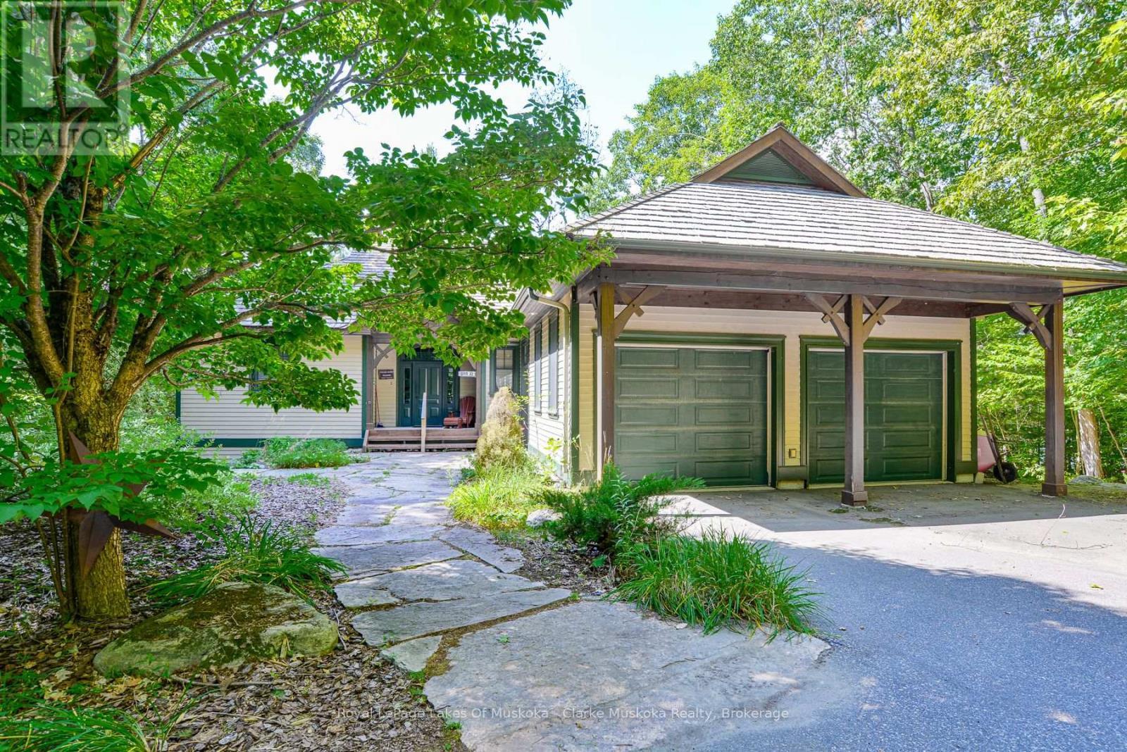 












45 ESTATE DRIVE

,
Muskoka Lakes (Medora),




Ontario
P0B1J0

