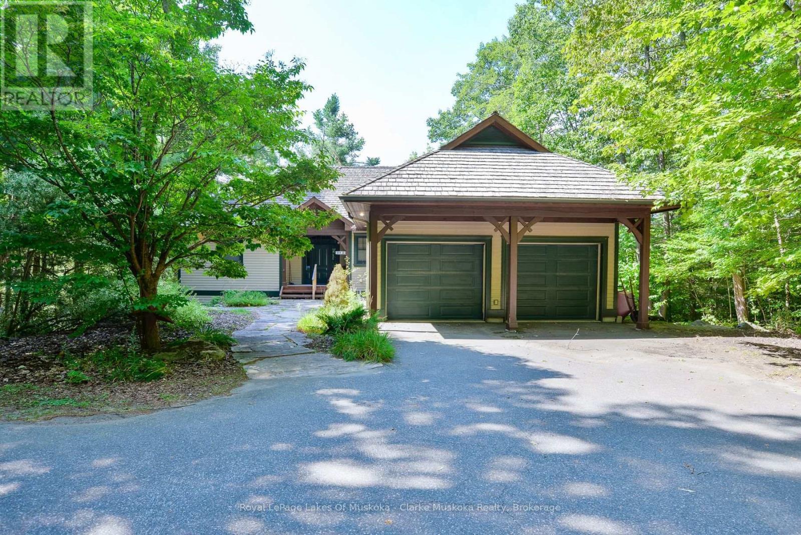 












45 ESTATE DRIVE

,
Muskoka Lakes (Medora),




Ontario
P0B1J0

