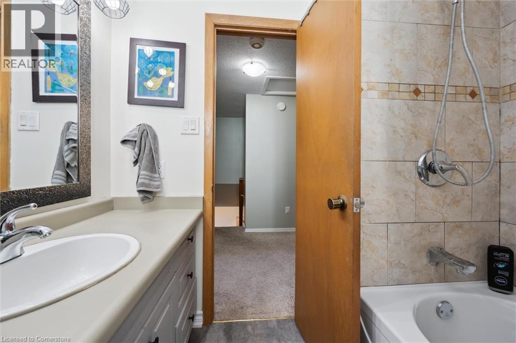 












31 DRIFTWOOD Place

,
Kitchener,




Ontario
N2N1W3

