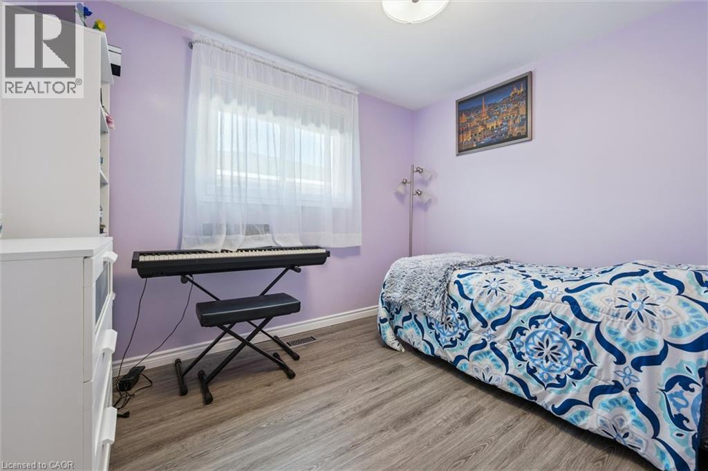 












263 THE COUNTRY Way

,
Kitchener,




Ontario
N2E2V6


