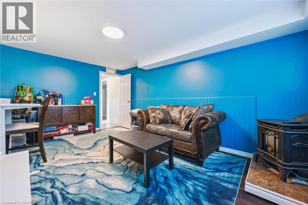 












263 THE COUNTRY Way

,
Kitchener,




Ontario
N2E2V6

