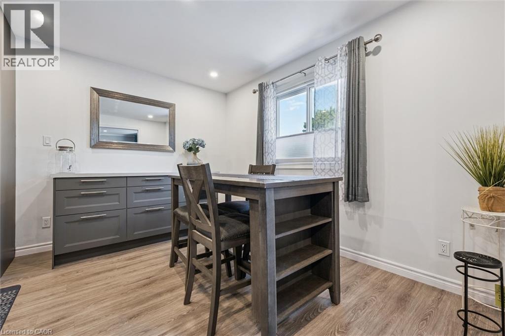 












263 THE COUNTRY Way

,
Kitchener,




Ontario
N2E2V6

