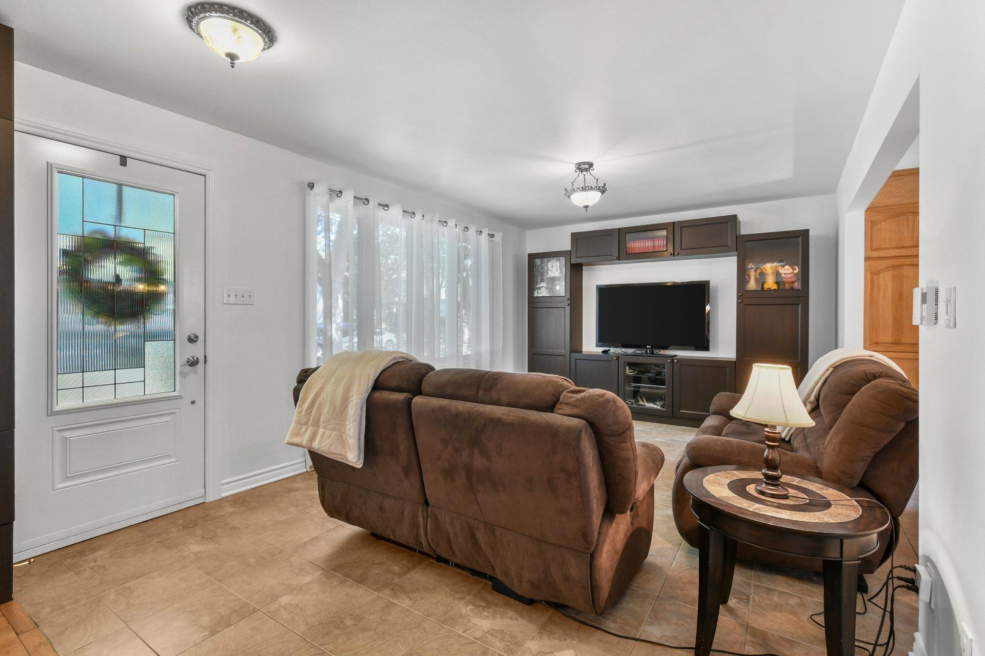 









31


Av. de Médoc

,
Candiac,




QC
J5R4V8

