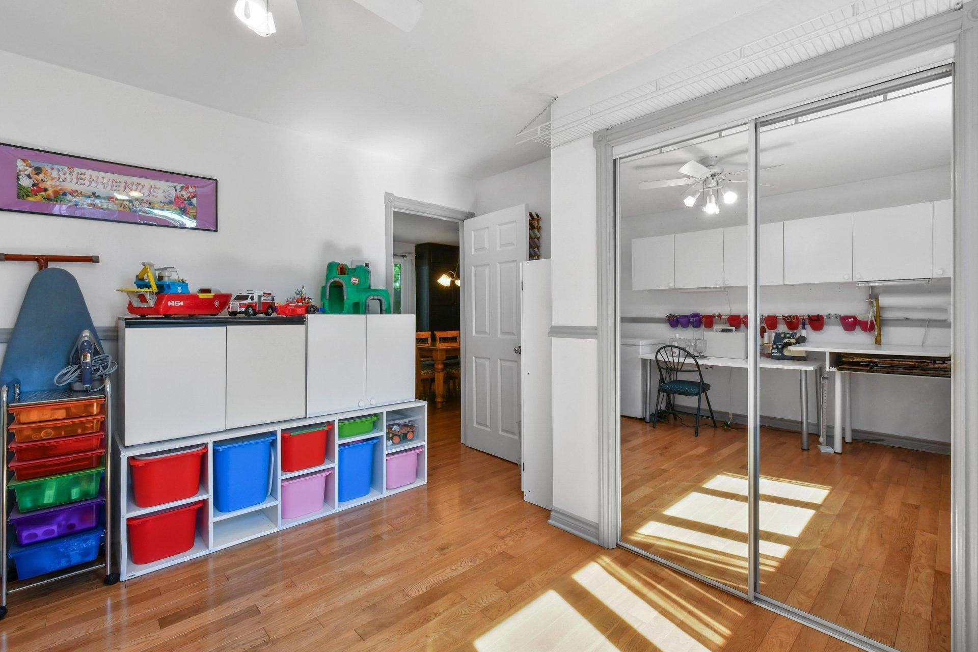 









31


Av. de Médoc

,
Candiac,




QC
J5R4V8

