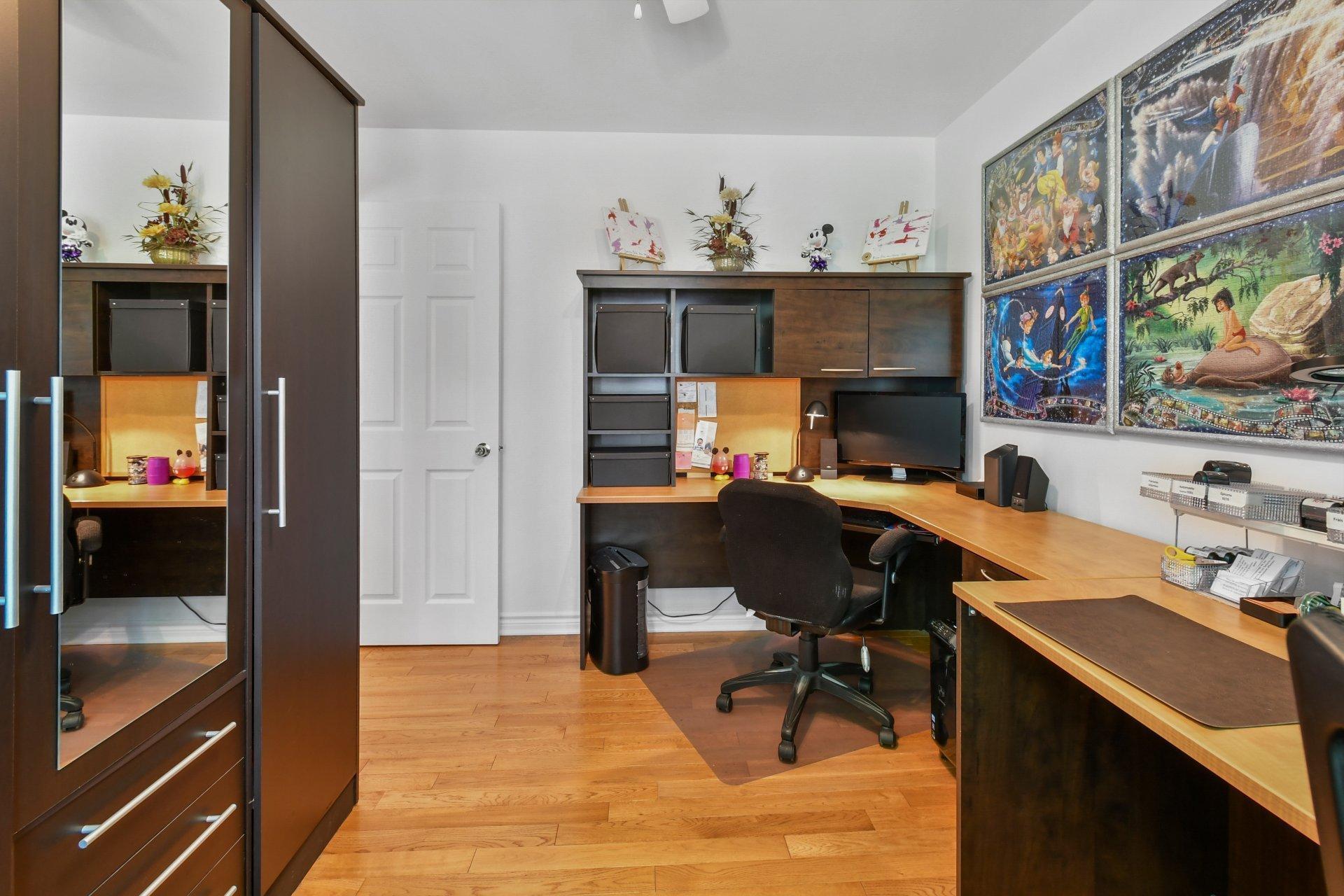 









31


Av. de Médoc

,
Candiac,




QC
J5R4V8

