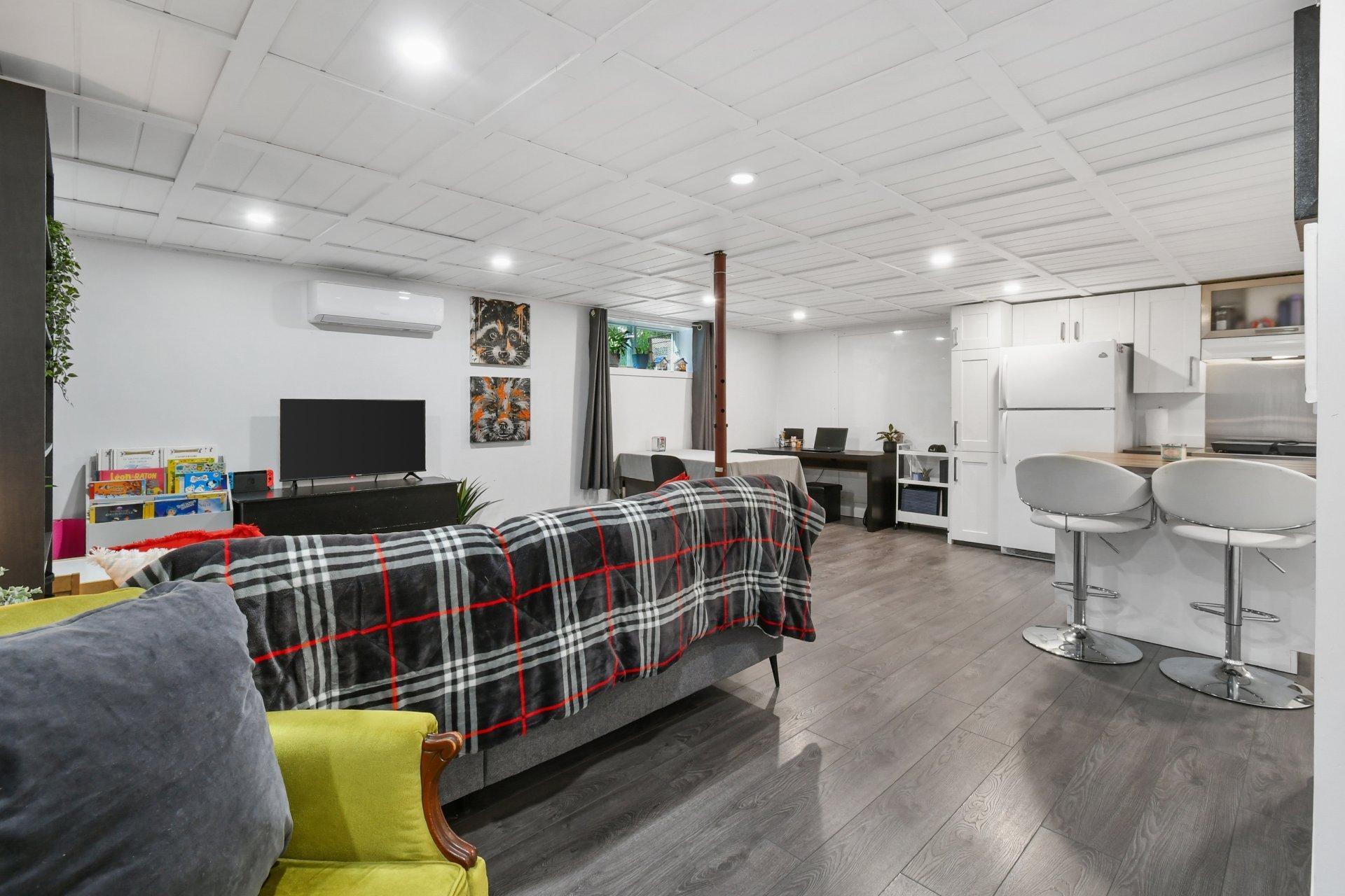 









31


Av. de Médoc

,
Candiac,




QC
J5R4V8

