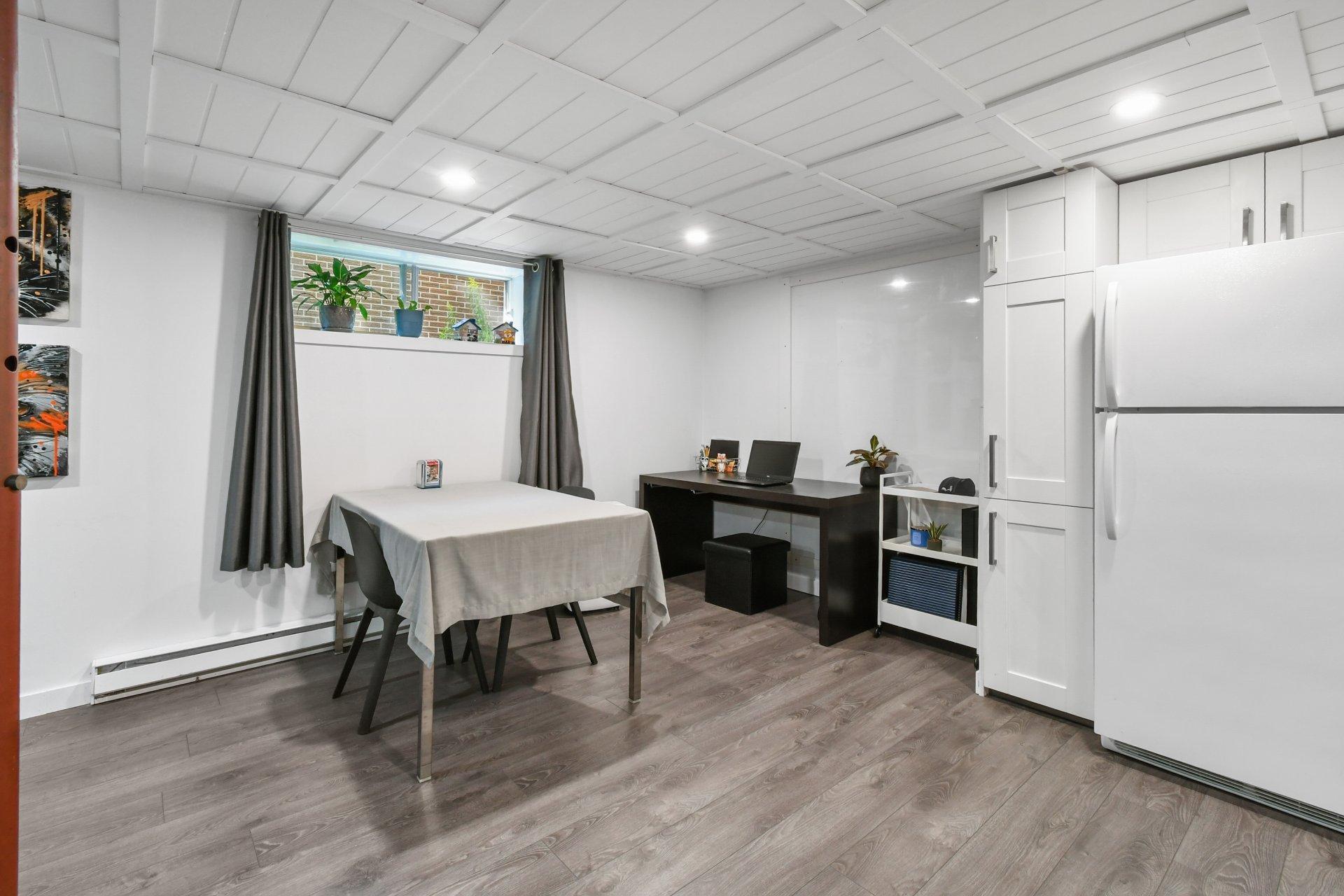 









31


Av. de Médoc

,
Candiac,




QC
J5R4V8

