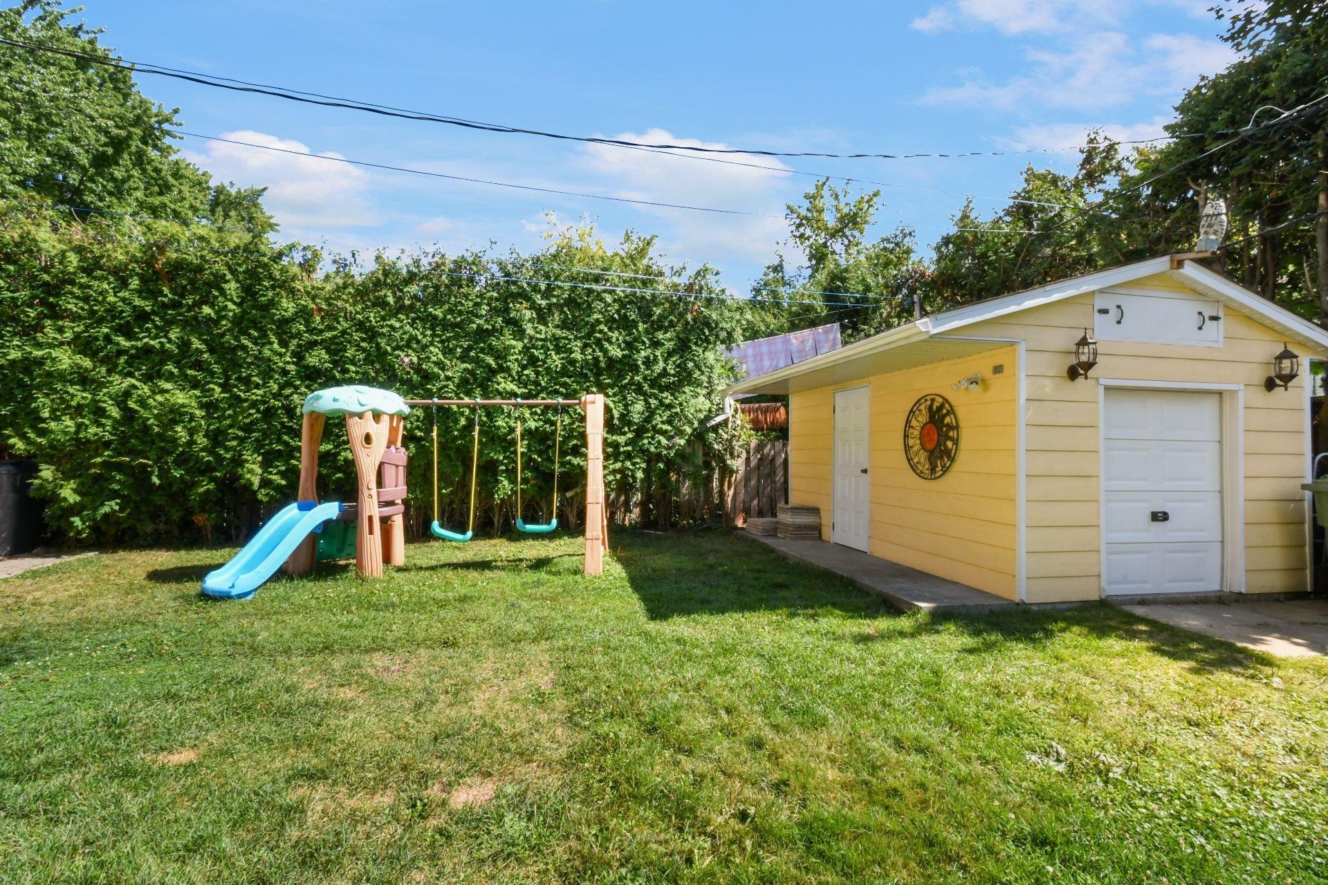 









31


Av. de Médoc

,
Candiac,




QC
J5R4V8

