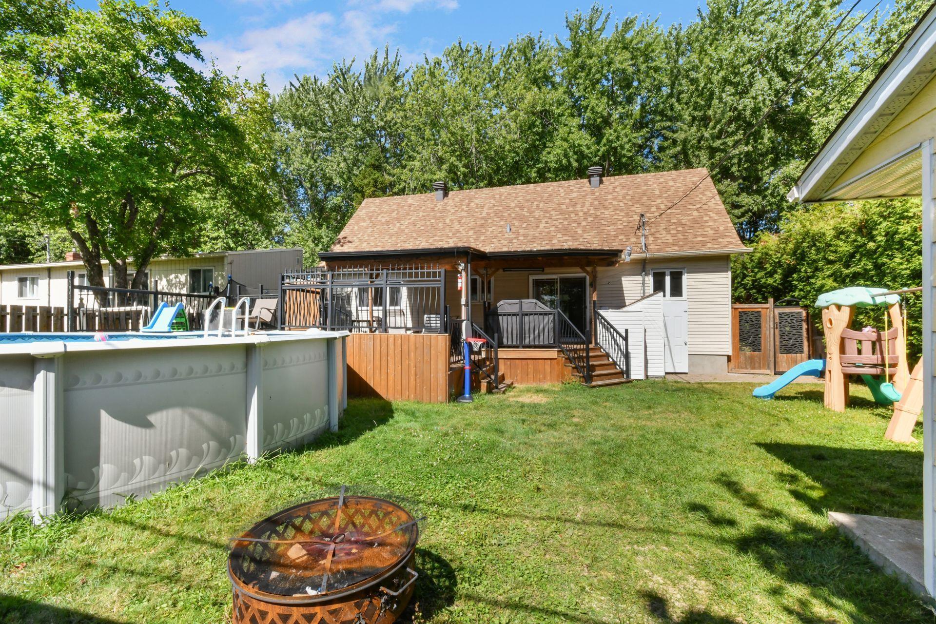 









31


Av. de Médoc

,
Candiac,




QC
J5R4V8

