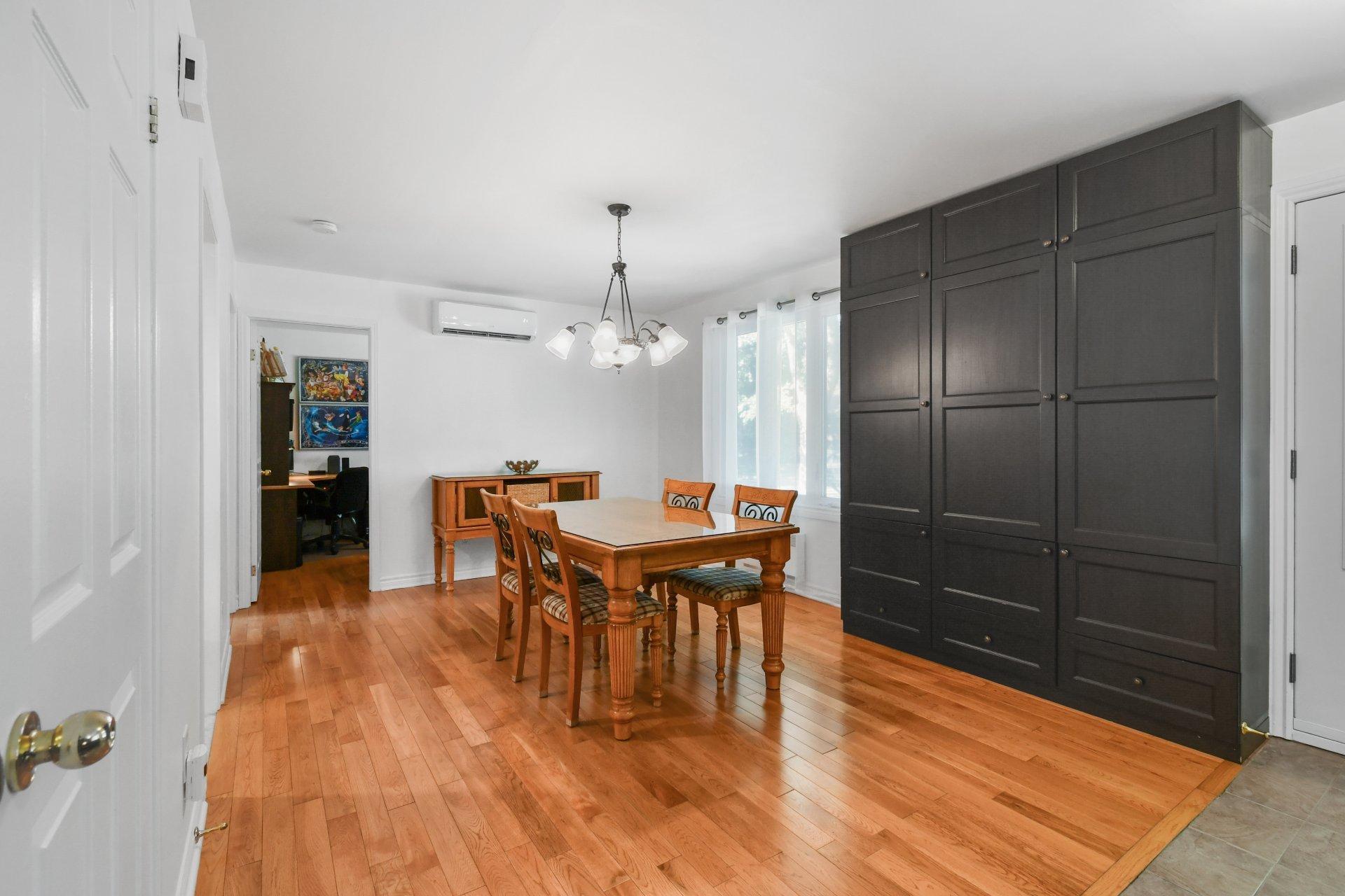 









31


Av. de Médoc

,
Candiac,




QC
J5R4V8

