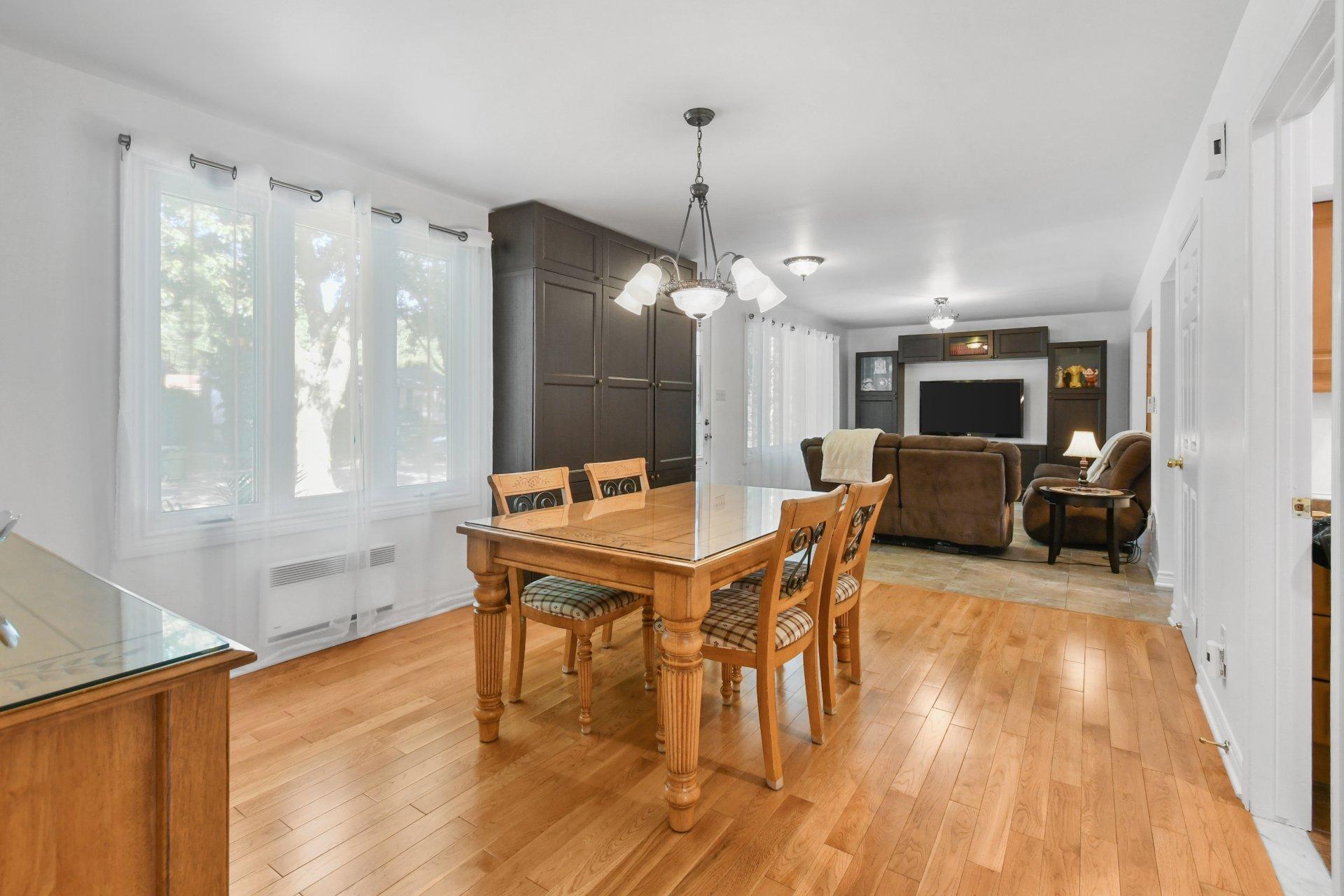 









31


Av. de Médoc

,
Candiac,




QC
J5R4V8

