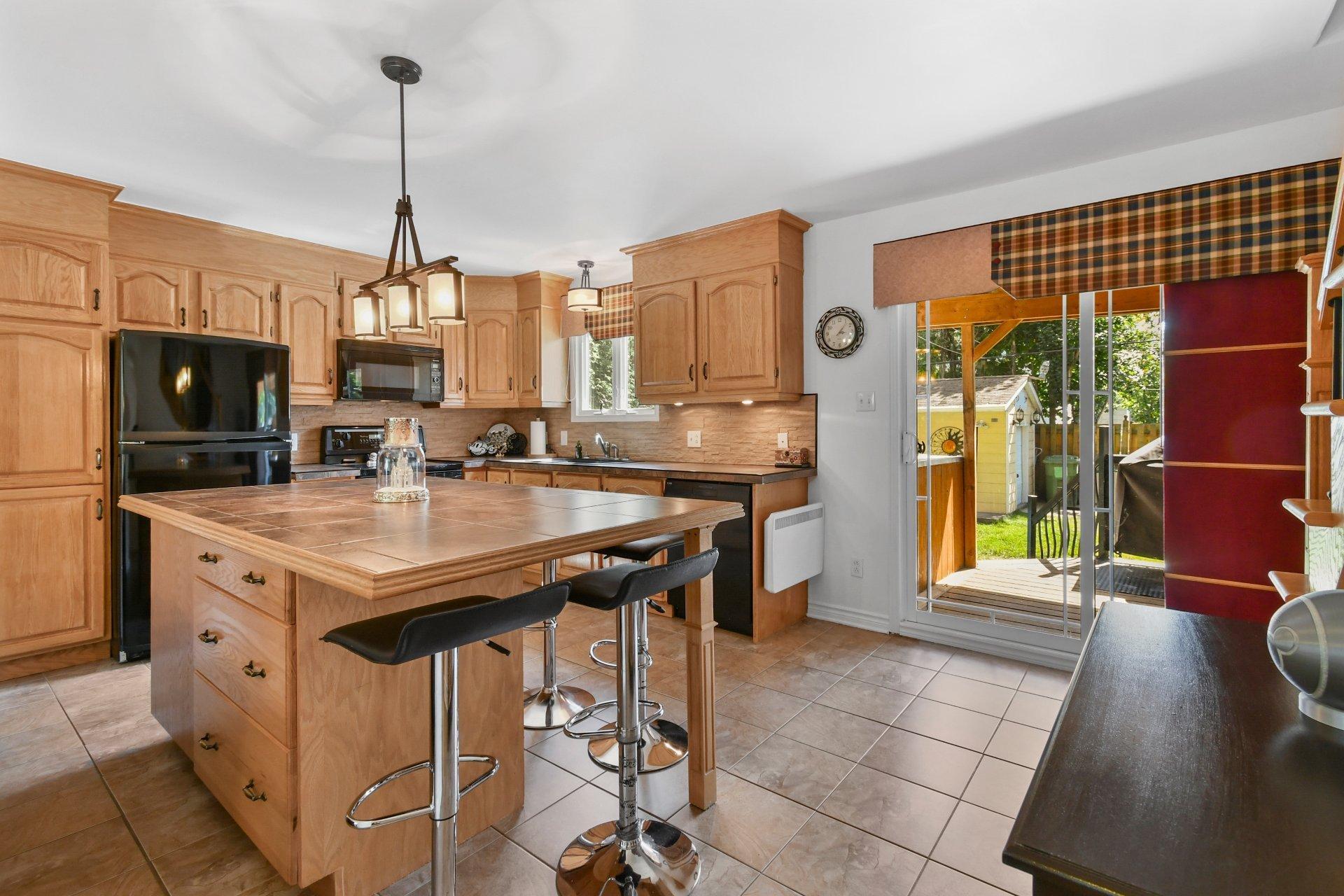 









31


Av. de Médoc

,
Candiac,




QC
J5R4V8

