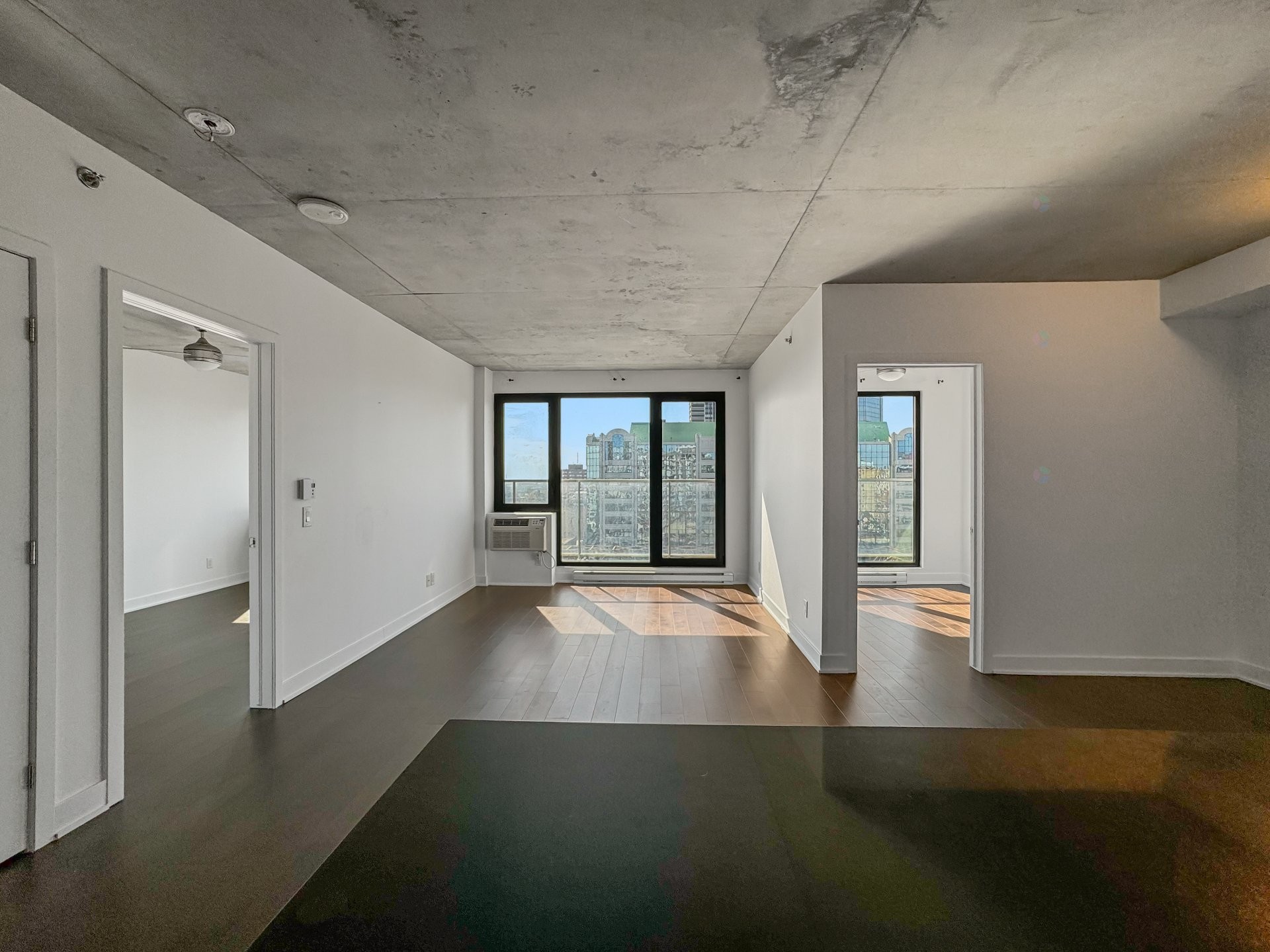 









1414


Rue Chomedey

, 1747,
Montréal (Ville-Marie),




QC
H2H0A2

