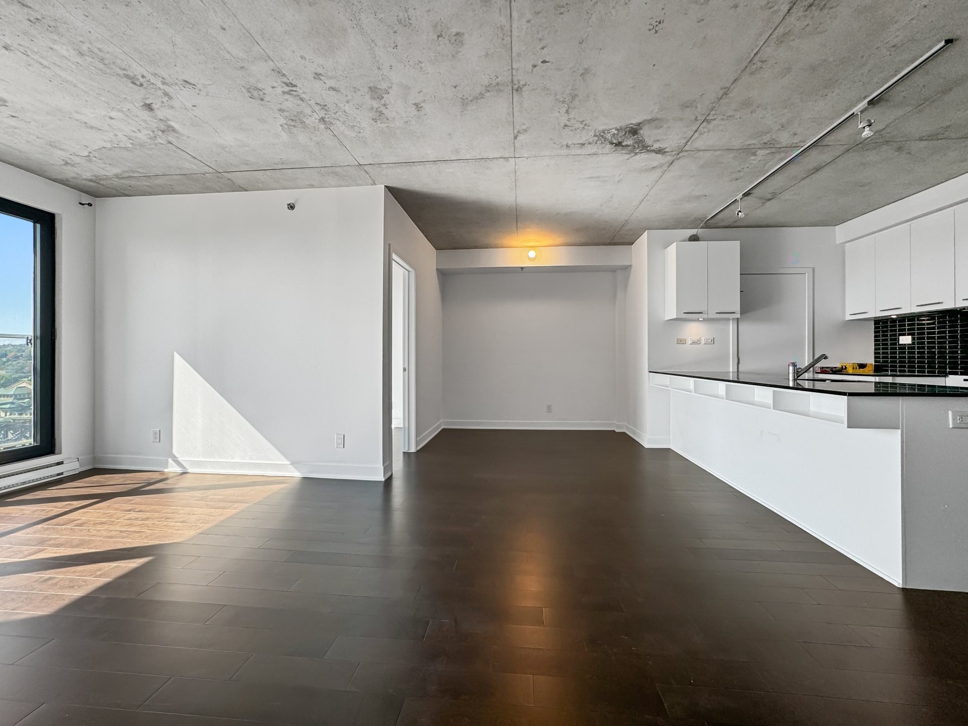 









1414


Rue Chomedey

, 1747,
Montréal (Ville-Marie),




QC
H2H0A2

