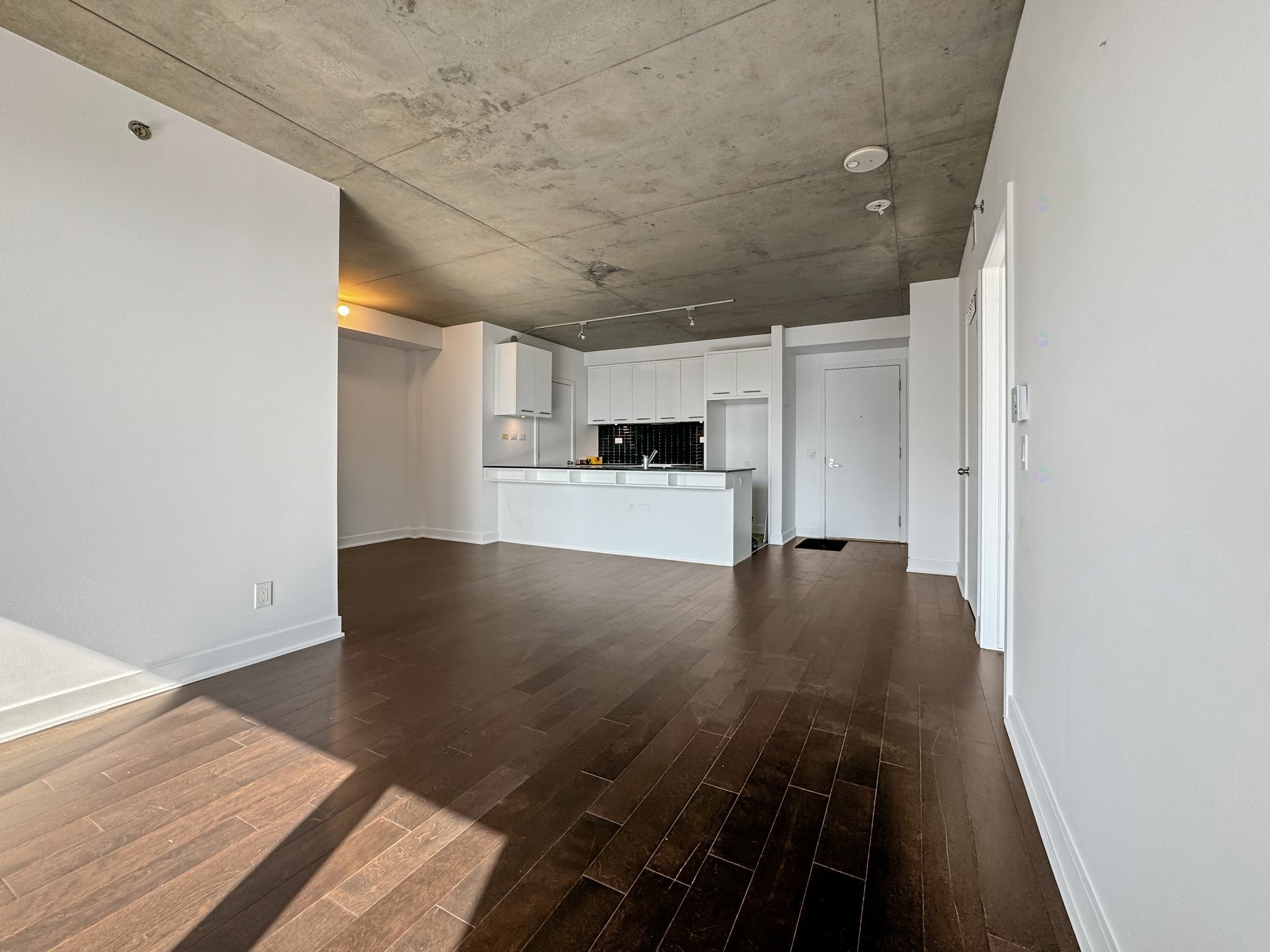 









1414


Rue Chomedey

, 1747,
Montréal (Ville-Marie),




QC
H2H0A2

