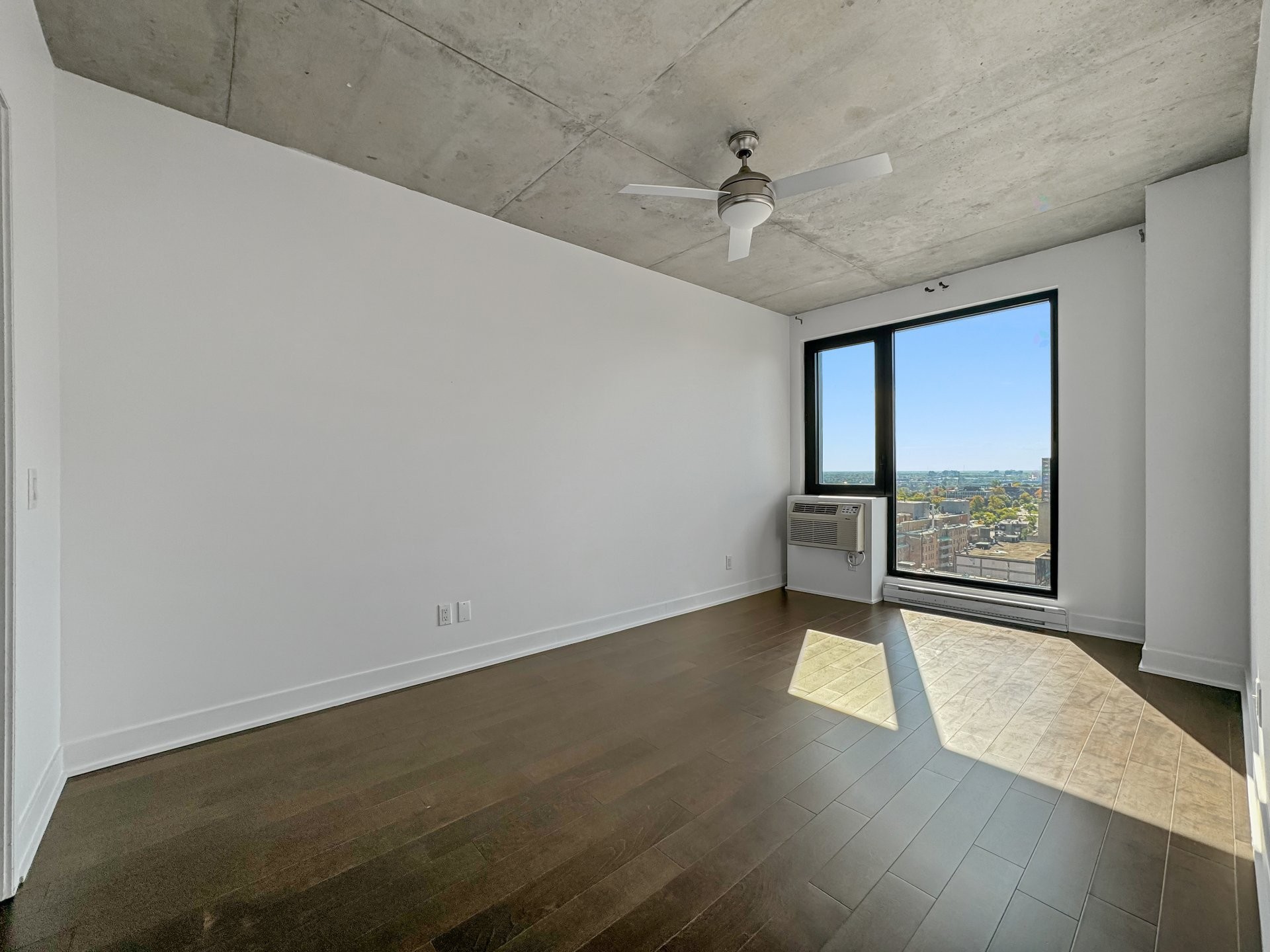 









1414


Rue Chomedey

, 1747,
Montréal (Ville-Marie),




QC
H2H0A2

