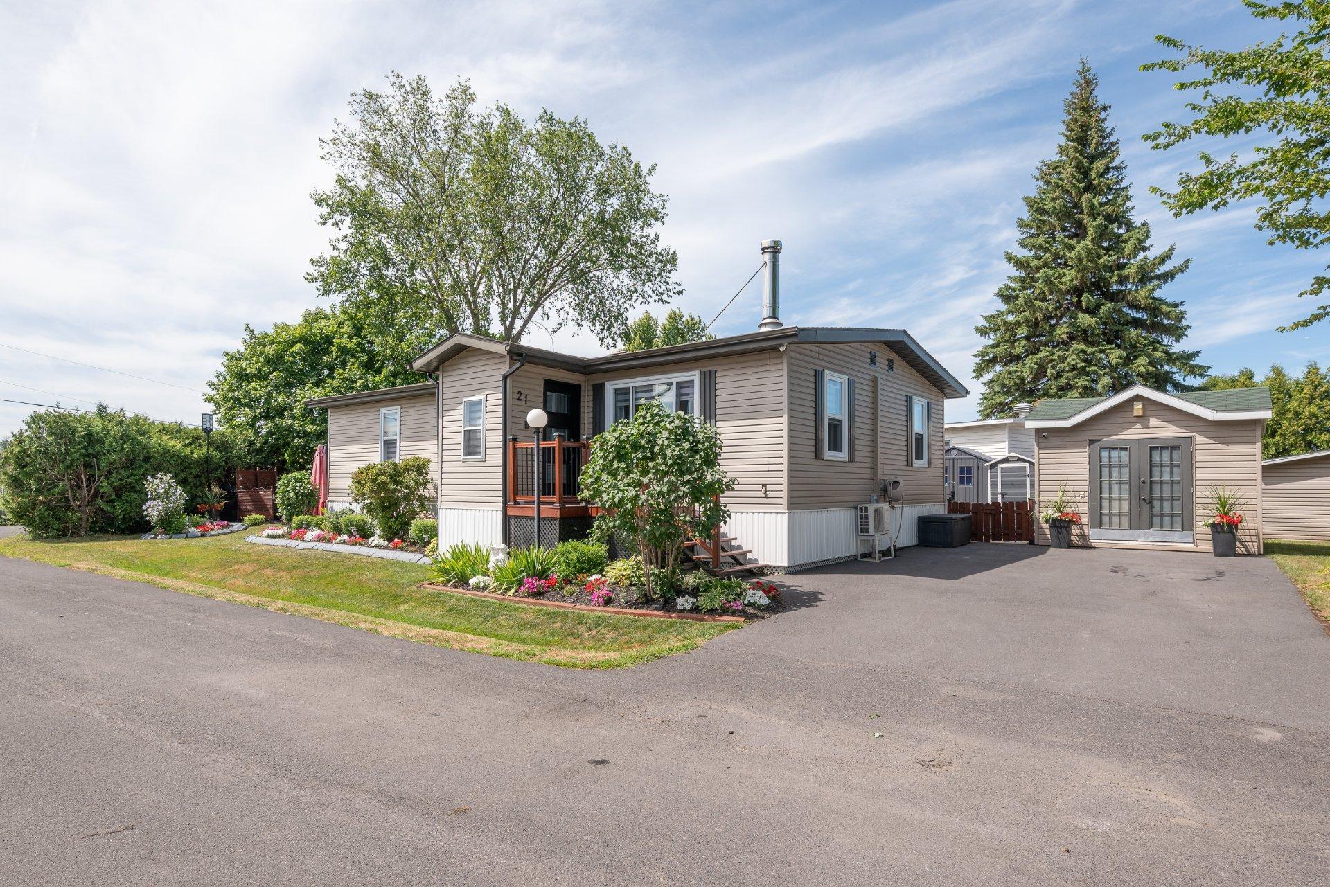 









21


6e Rue O.

,
Saint-Mathieu,




QC
J0L2H0

