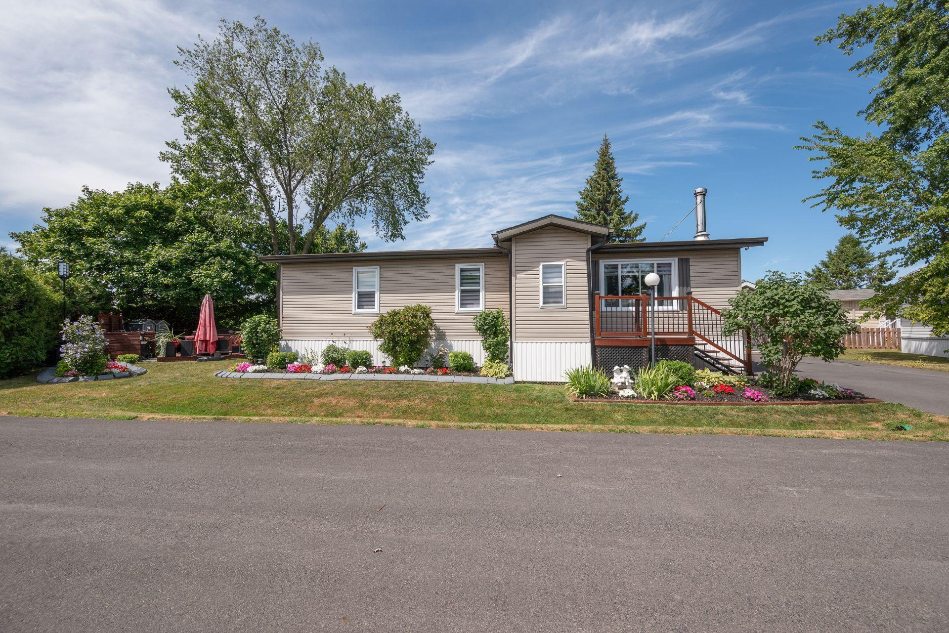 









21


6e Rue O.

,
Saint-Mathieu,




QC
J0L2H0

