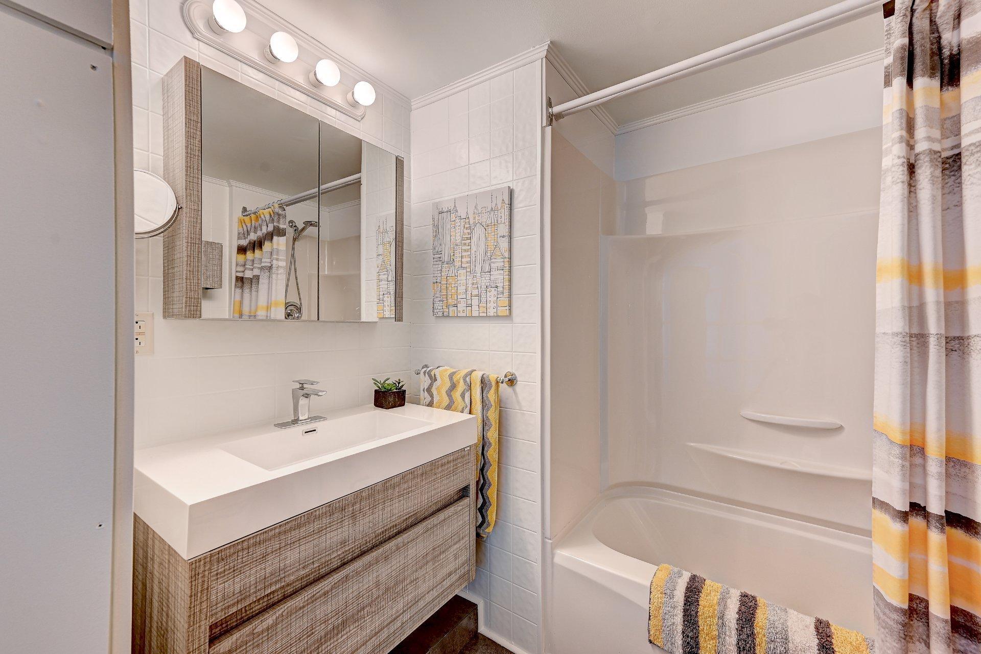 









21


6e Rue O.

,
Saint-Mathieu,




QC
J0L2H0

