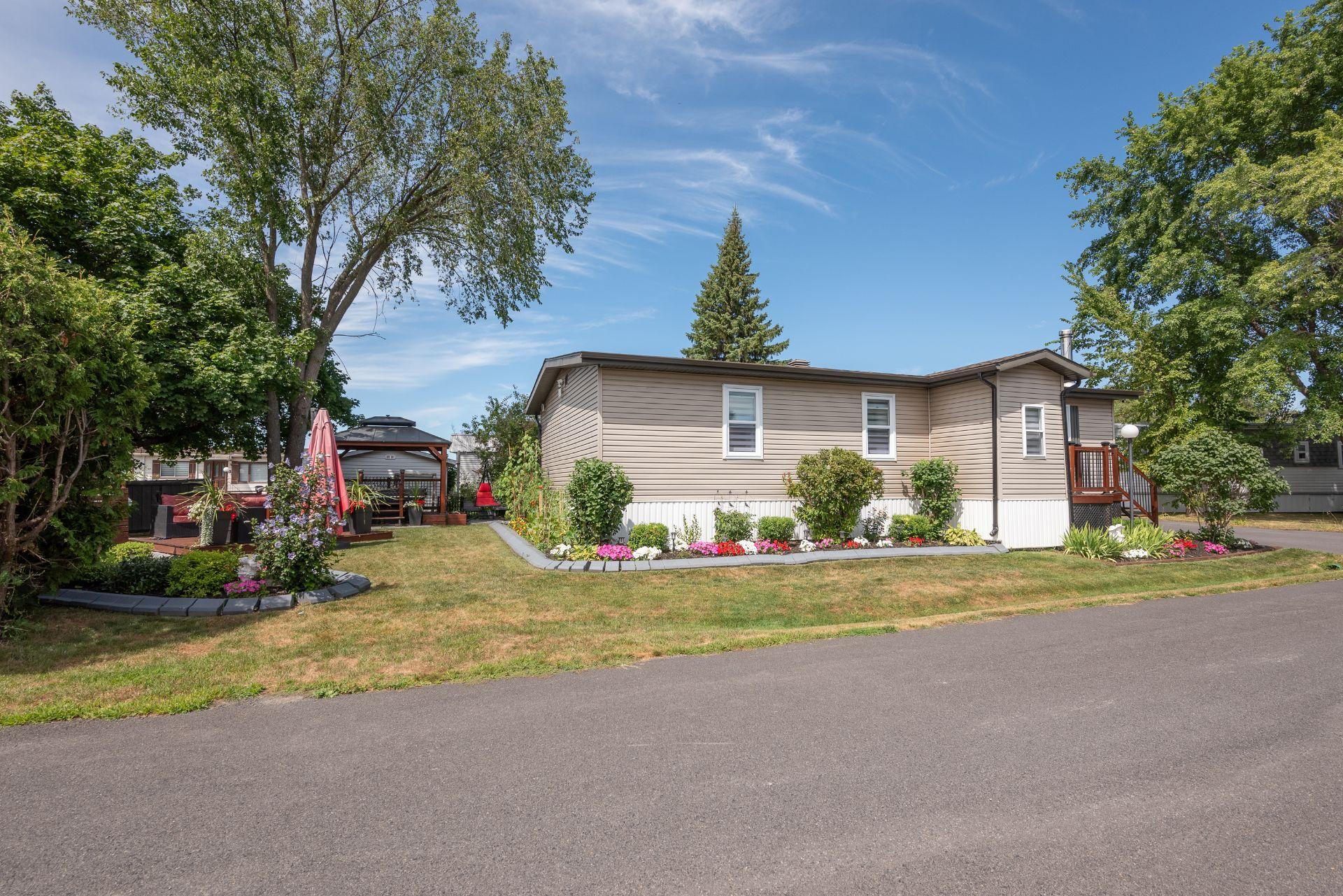 









21


6e Rue O.

,
Saint-Mathieu,




QC
J0L2H0

