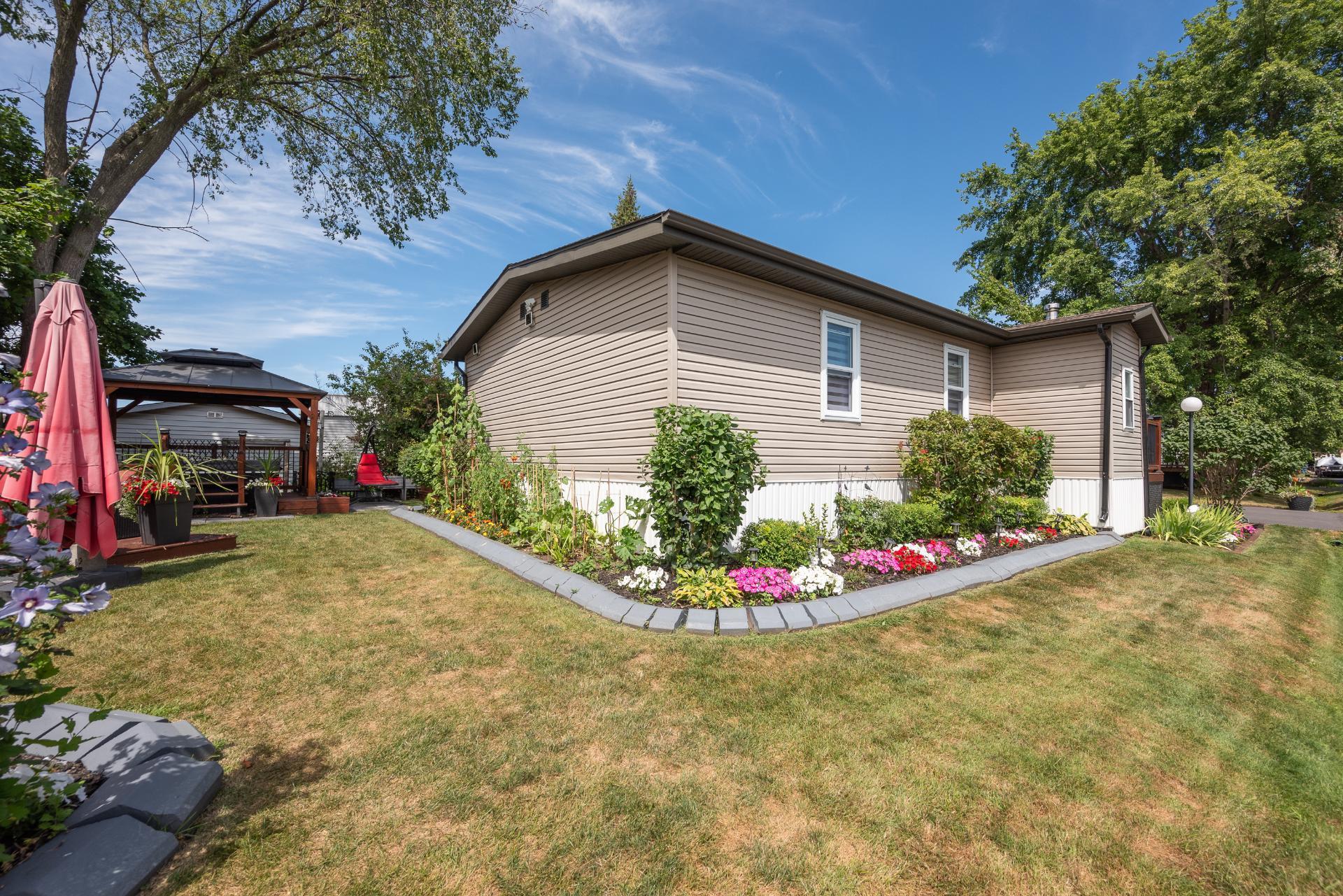 









21


6e Rue O.

,
Saint-Mathieu,




QC
J0L2H0

