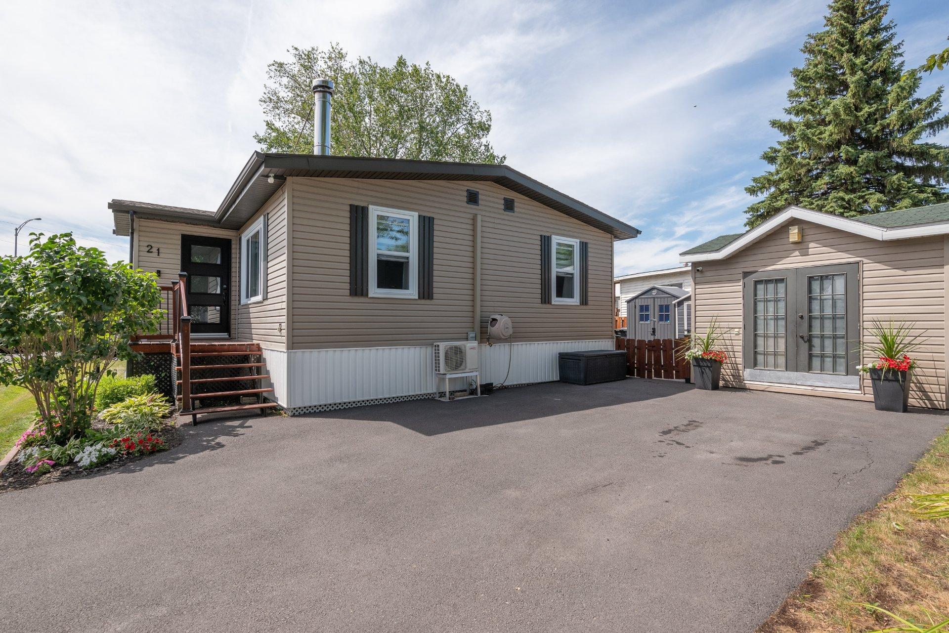 









21


6e Rue O.

,
Saint-Mathieu,




QC
J0L2H0

