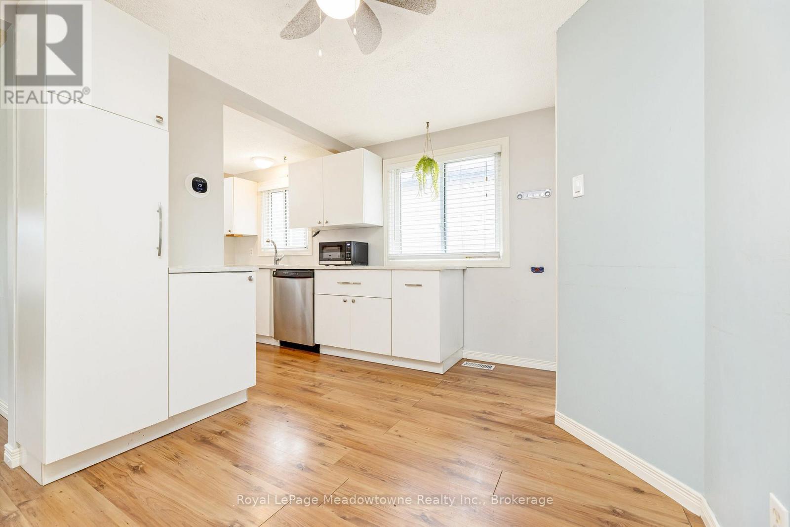 












30 CLUTHE CRESCENT

,
Kitchener,




Ontario
N2P1M8

