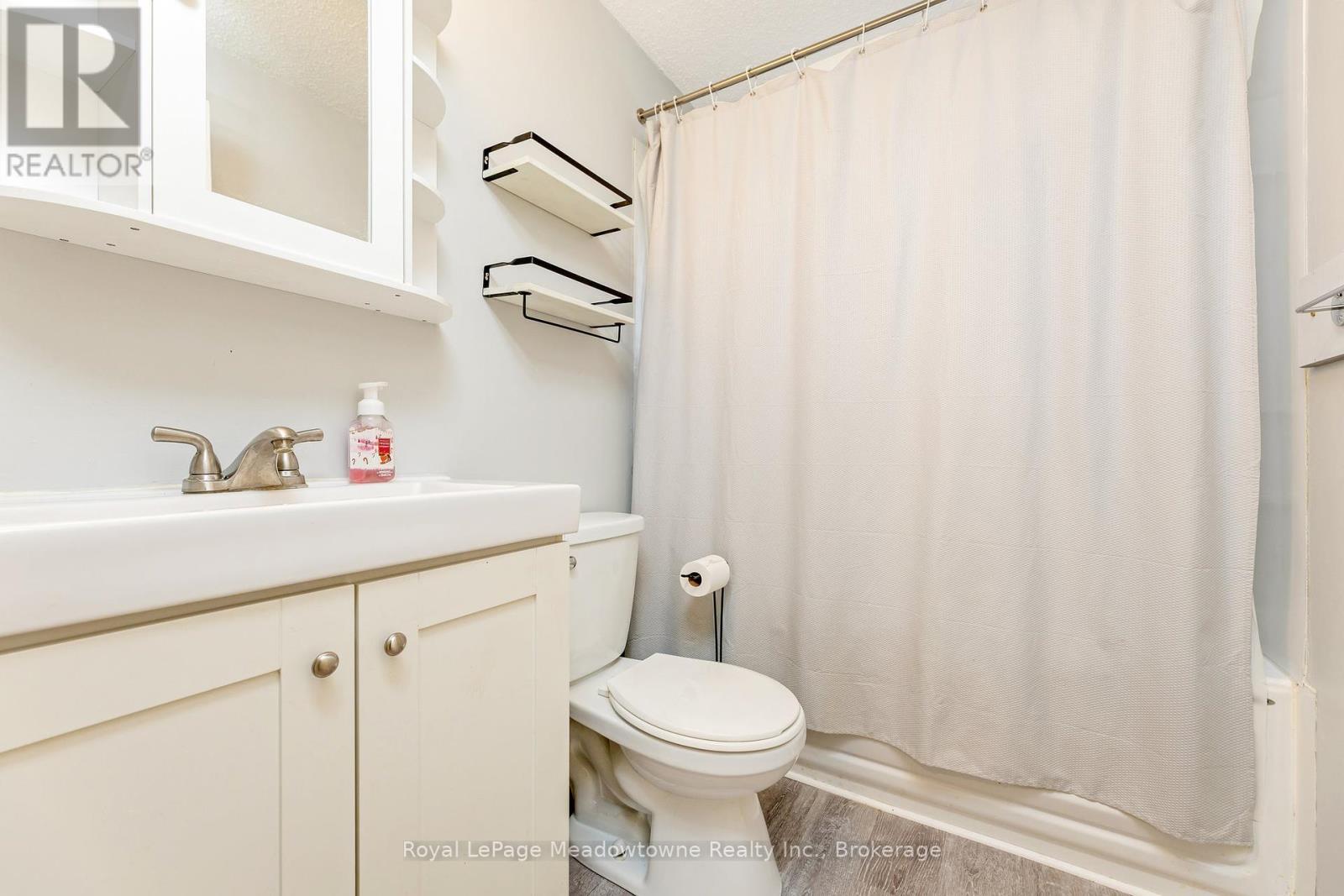 












30 CLUTHE CRESCENT

,
Kitchener,




Ontario
N2P1M8

