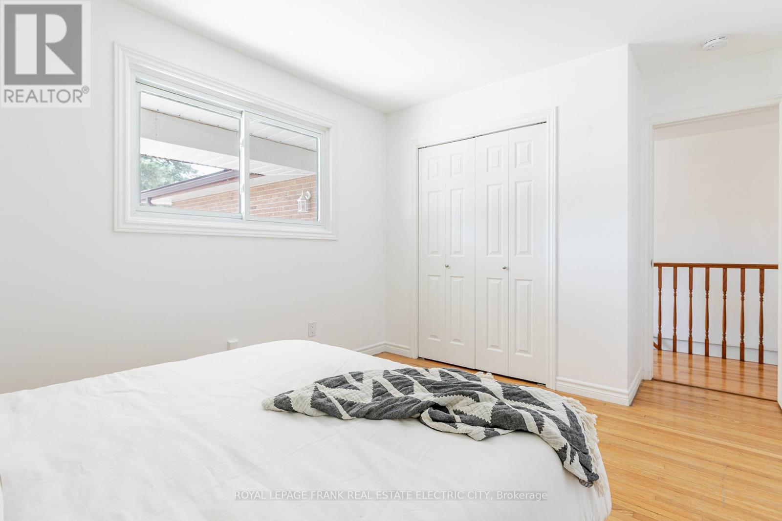 












972 SOUTHLAWN DRIVE

,
Peterborough South (East),




Ontario
K9J1G2


