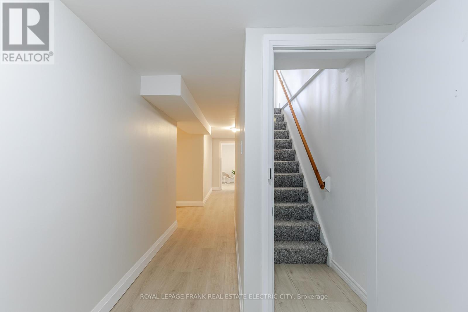 












972 SOUTHLAWN DRIVE

,
Peterborough South (East),




Ontario
K9J1G2

