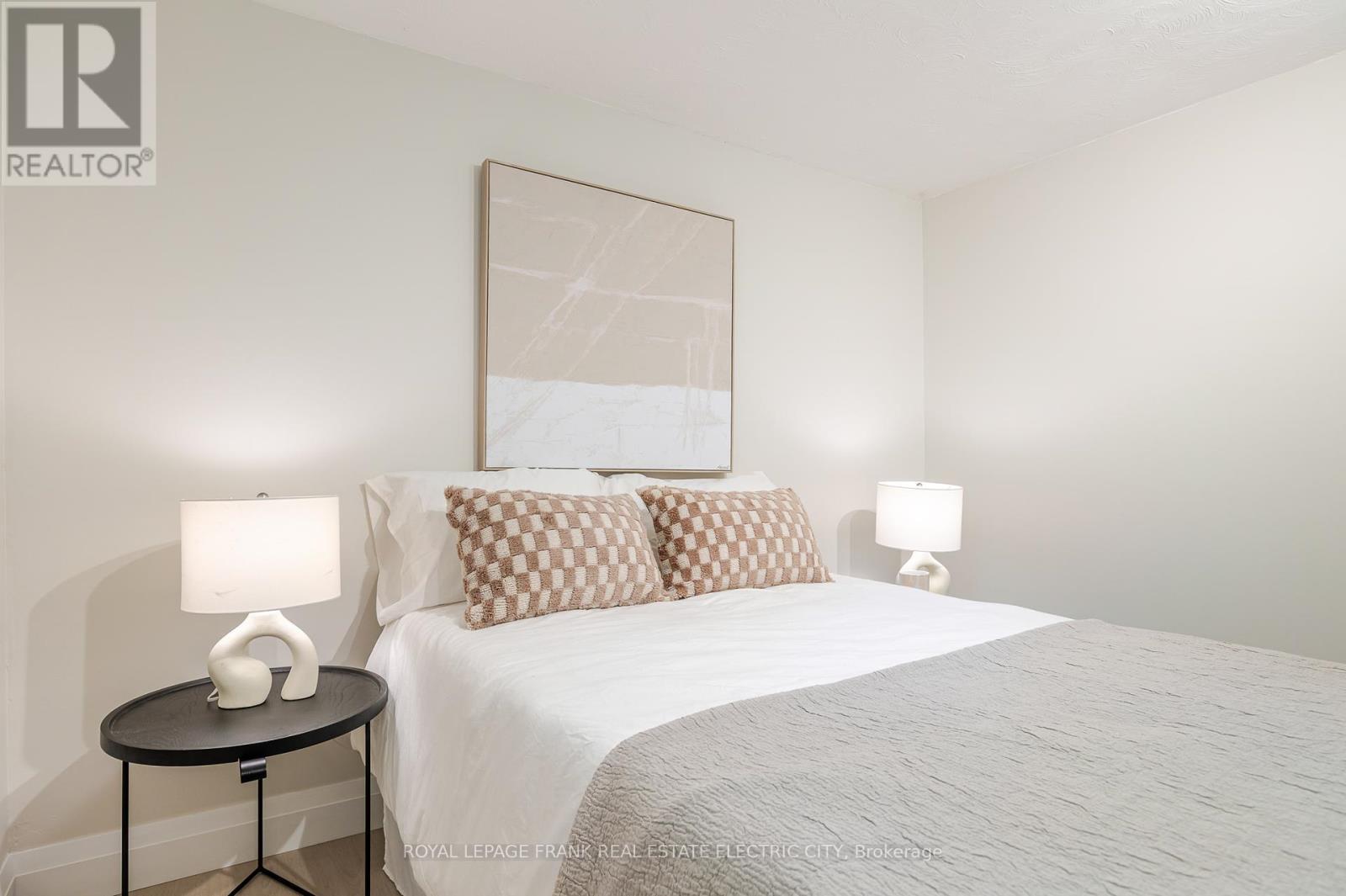 












972 SOUTHLAWN DRIVE

,
Peterborough South (East),




Ontario
K9J1G2

