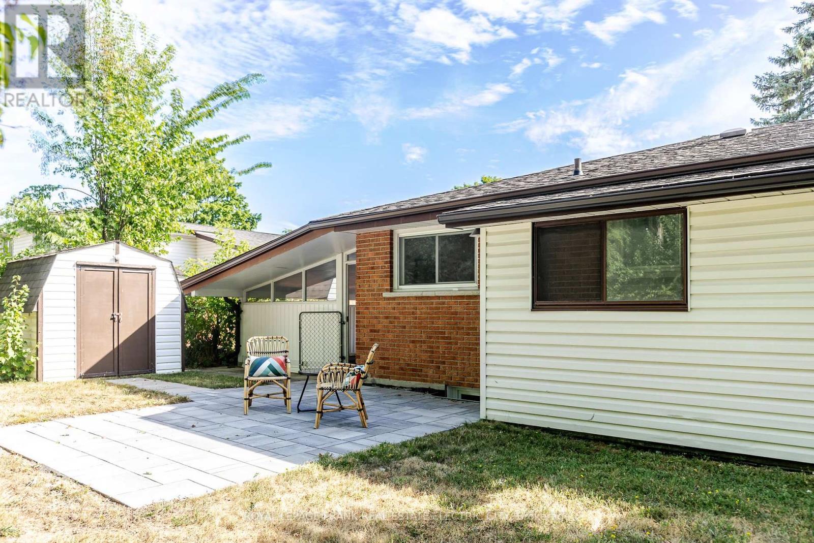 












972 SOUTHLAWN DRIVE

,
Peterborough South (East),




Ontario
K9J1G2

