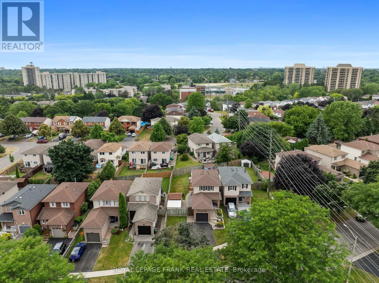 












808 CROWELLS STREET

,
Oshawa (Pinecrest),




Ontario
L1K1X4

