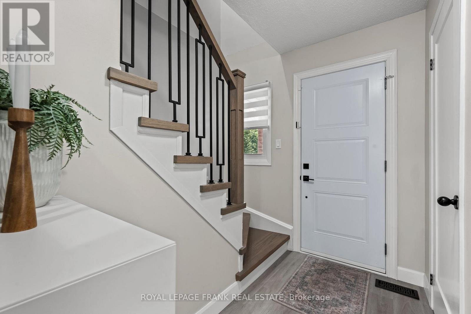 












808 CROWELLS STREET

,
Oshawa (Pinecrest),




Ontario
L1K1X4

