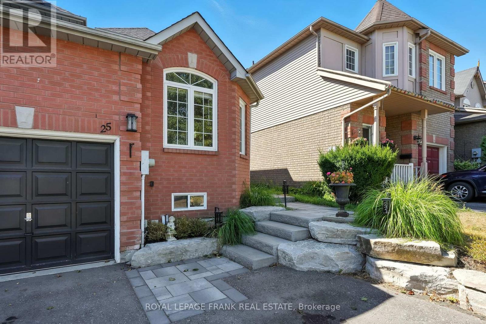












25 TREWIN LANE

,
Clarington (Bowmanville),




Ontario
L1C4W9

