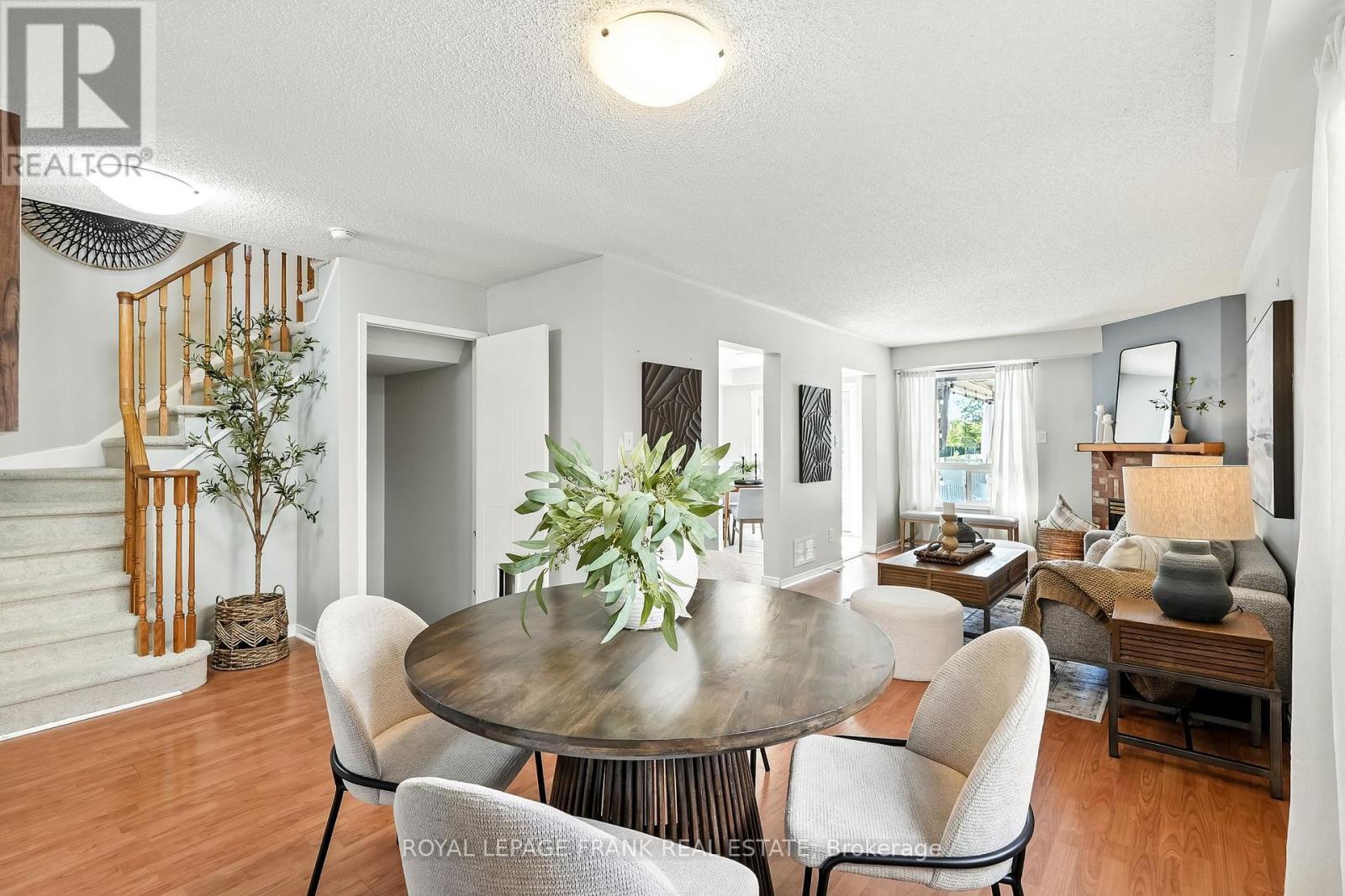 












25 TREWIN LANE

,
Clarington (Bowmanville),




Ontario
L1C4W9


