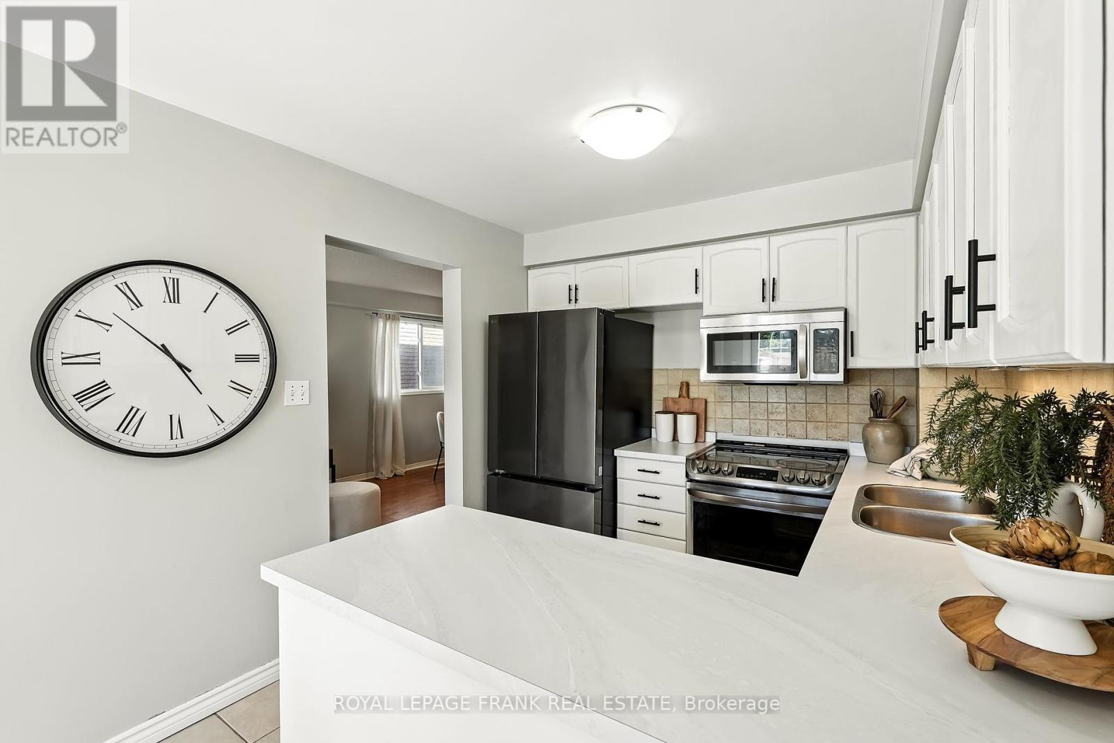 












25 TREWIN LANE

,
Clarington (Bowmanville),




Ontario
L1C4W9

