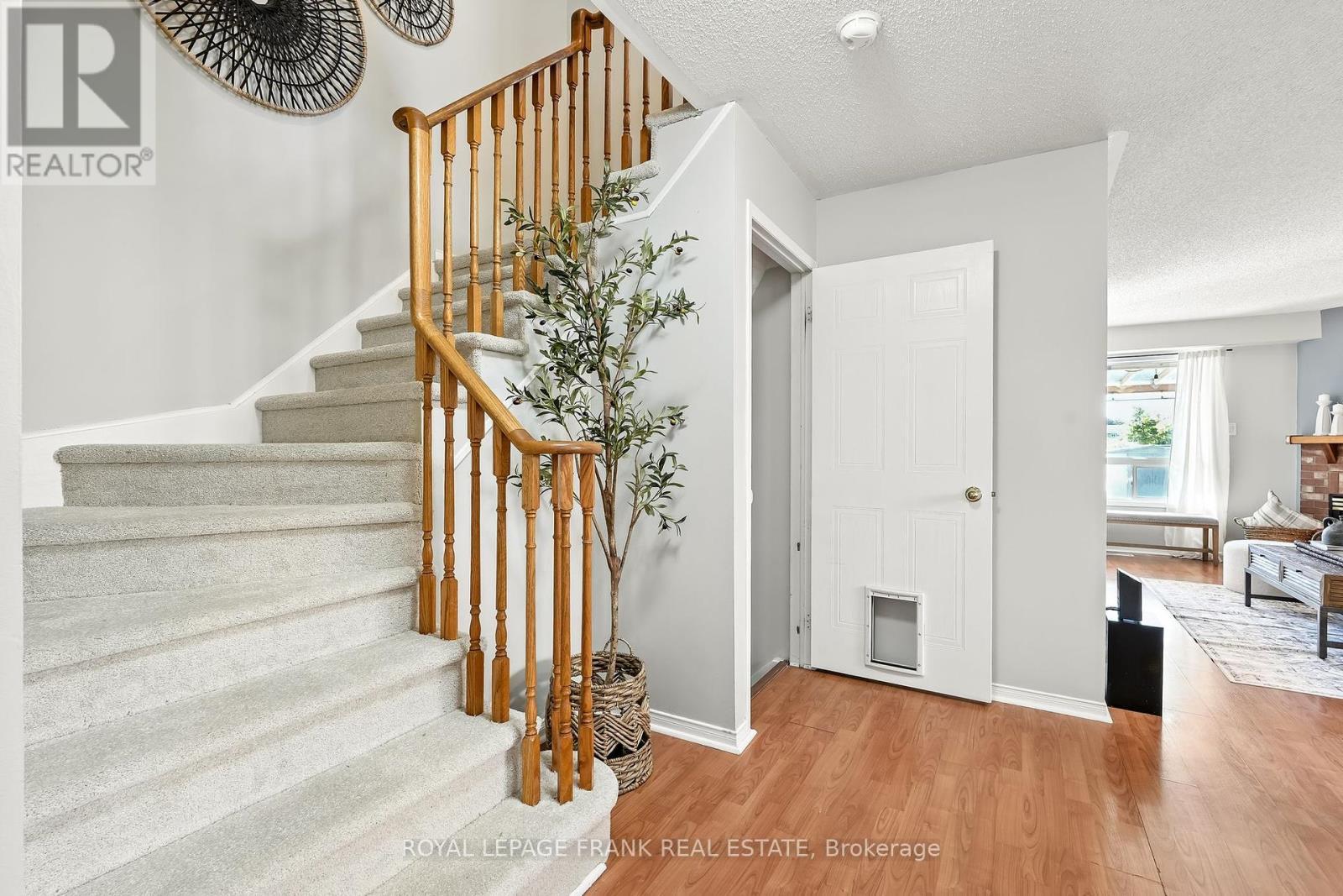 












25 TREWIN LANE

,
Clarington (Bowmanville),




Ontario
L1C4W9

