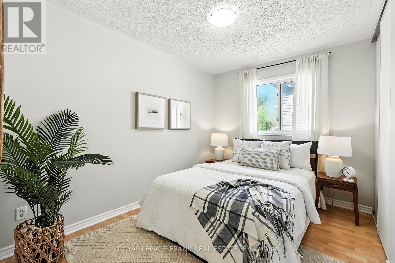 












25 TREWIN LANE

,
Clarington (Bowmanville),




Ontario
L1C4W9

