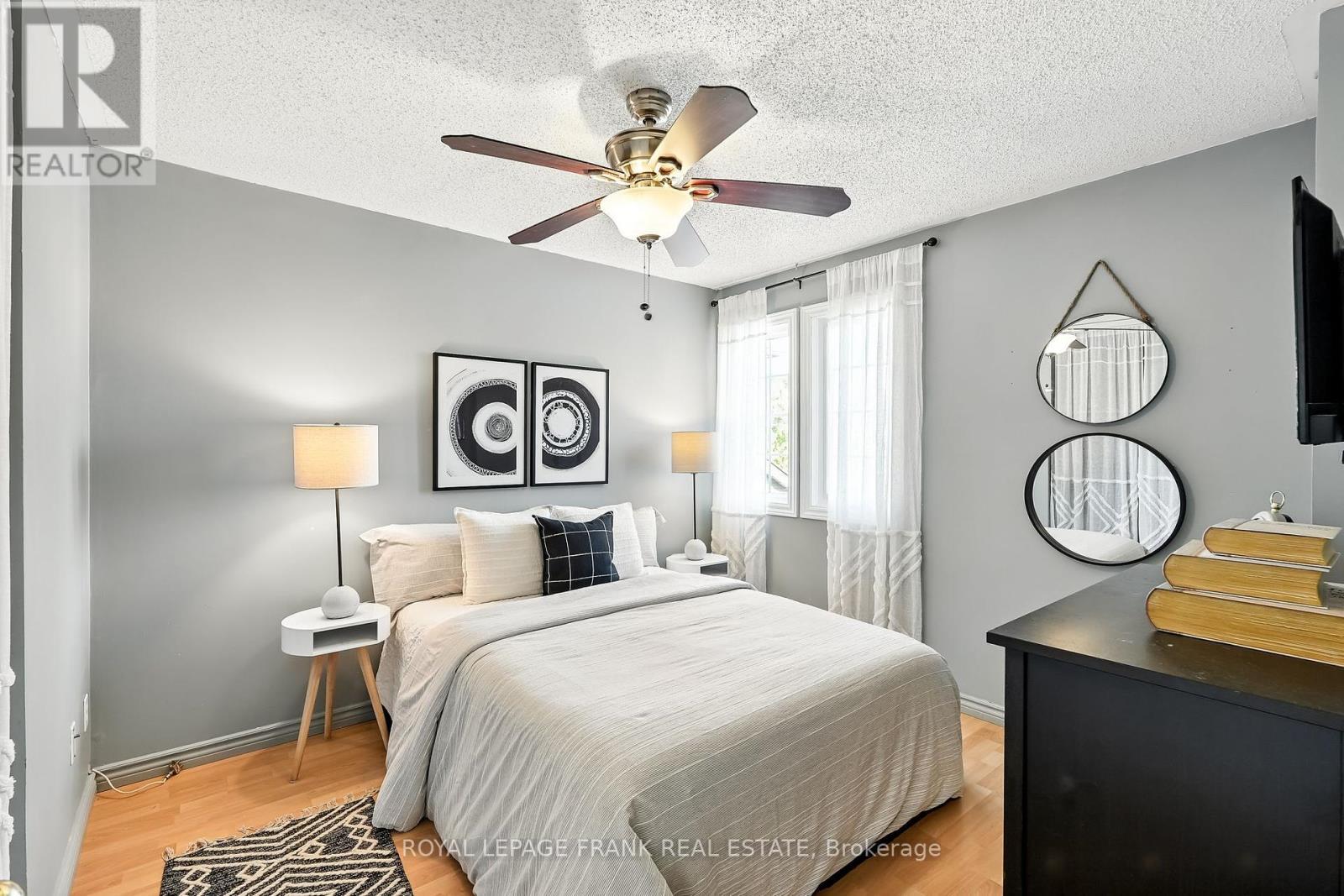 












25 TREWIN LANE

,
Clarington (Bowmanville),




Ontario
L1C4W9

